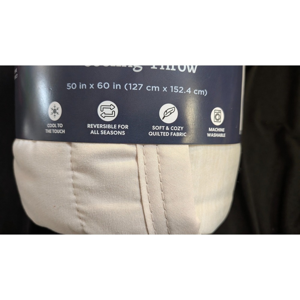 Essential Cooling Throw for All Seasons, Green, 50" x 60" - Picture 5 of 7